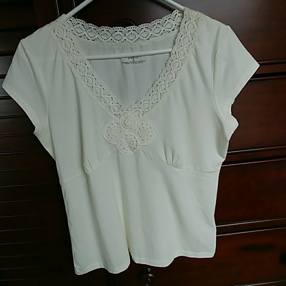 Short Sleeve Top - Picture 4 of 5